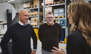 <p>Morgan Svensson, och Torbjörn Strömberg på Future Materials Sweden. Sanna Fager, Pulpac står i förgrunden.</p>

