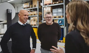 <p>Morgan Svensson, och Torbjörn Strömberg på Future Materials Sweden. Sanna Fager, Pulpac står i förgrunden.</p>
