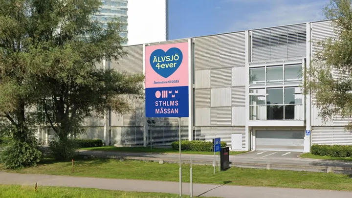 <p>Stockholmsmässan får fortsätta bedriva verksamhet flera år framåt.</p>
