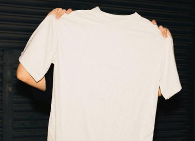 <p>Den som sätter kläder på marknaden ska nu också betala för att ta hand om dem vid vägs ända.</p>
