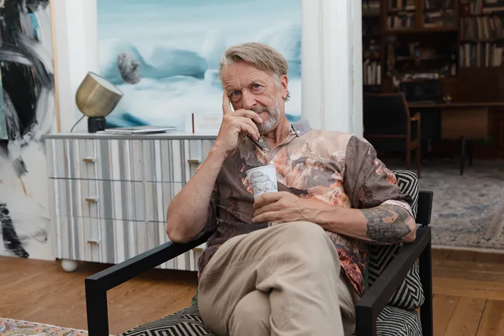 <p>Ernst Billgrens lekfulla motiv sprids på Pressbyråns kaffemuggar.</p>
