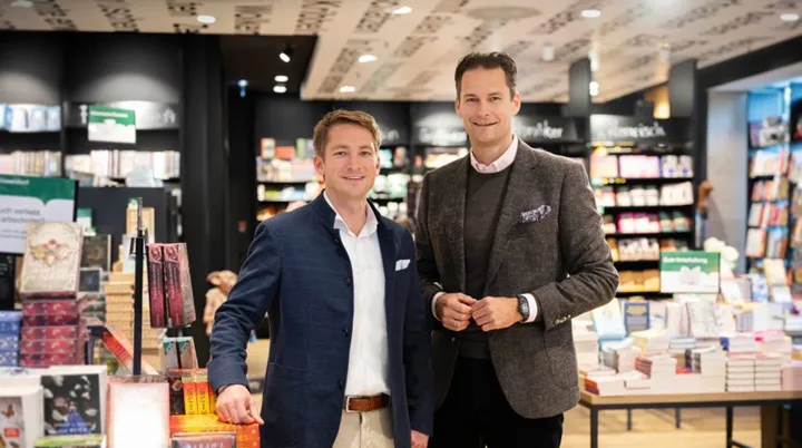 <p>Sven Burkhard, vd för Elanders Print &amp; Packaging och Ingo Kretzschmar, vd för Thalia.</p>
