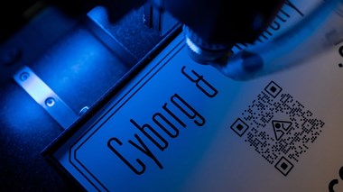 <p>De nya maskinerna kan gravera i olika plastmaterial och akryl.</p>
