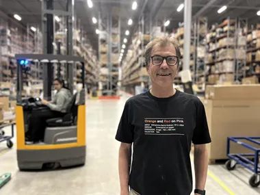 <p>Peter Westin i Logipacs nya lokaler i Kallhäll som man flyttade in i tidigare i år.</p>
