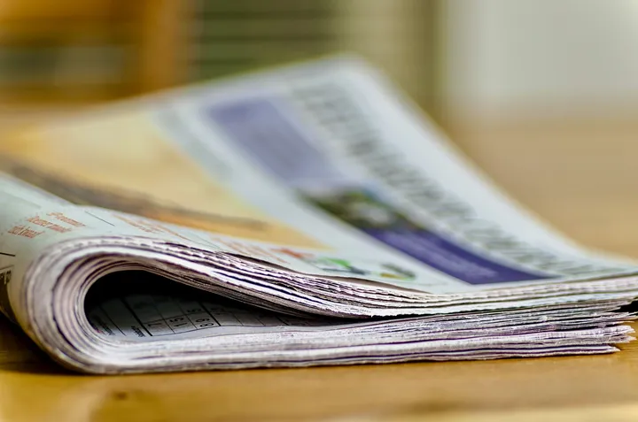 <p>Dagstidningar fortsätter tappa i annonsintäkter.</p>
