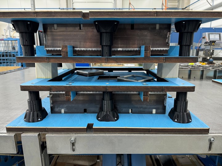 <p>Marbachs lösning för dubbelsidig stansning av honeycomb-boards.</p>
