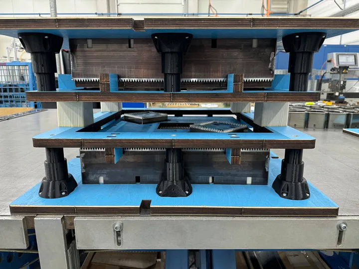 <p>Marbachs lösning för dubbelsidig stansning av honeycomb-boards.</p>
