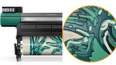 <p>Roland DG:s nya storformatsskrivare ger möjligheter till präglingseffekter.</p>
