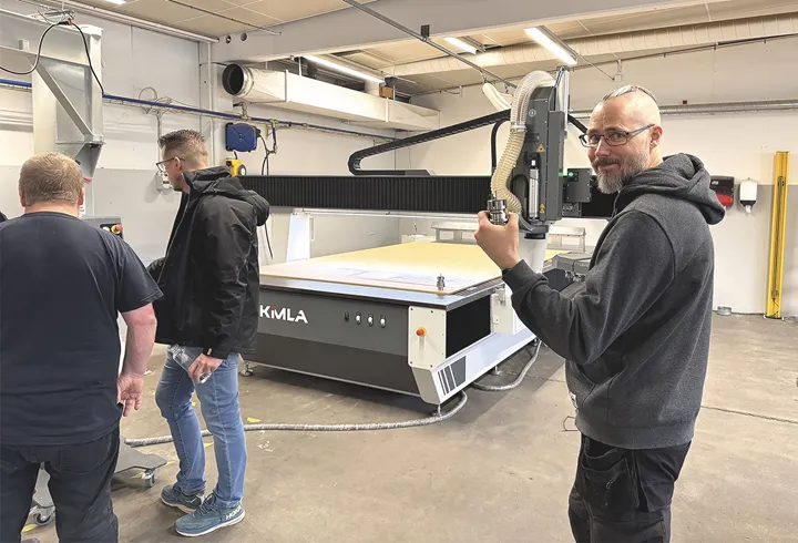 <p>Den nya fräsmaskinen är på plats hos Opido Plast. Jan-Inge Petersson är operatör på det småländska plastbearbetningsföretaget.</p>
