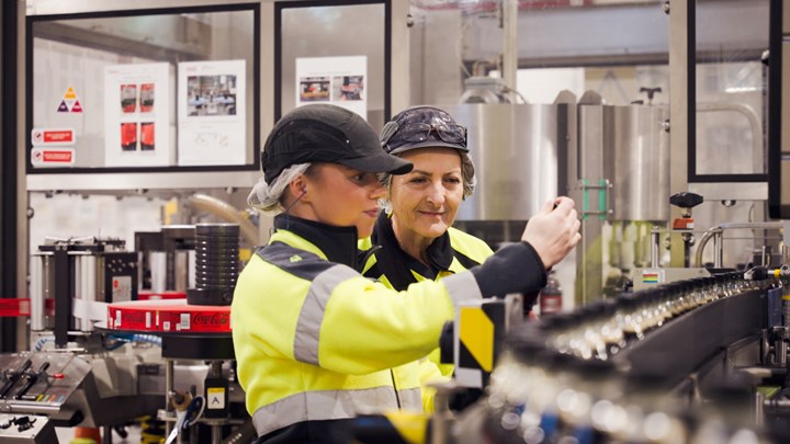 <p>Coca-Cola tittar allt mer på hur man ska minska miljöpåverkan från sina förpackningar.</p>
