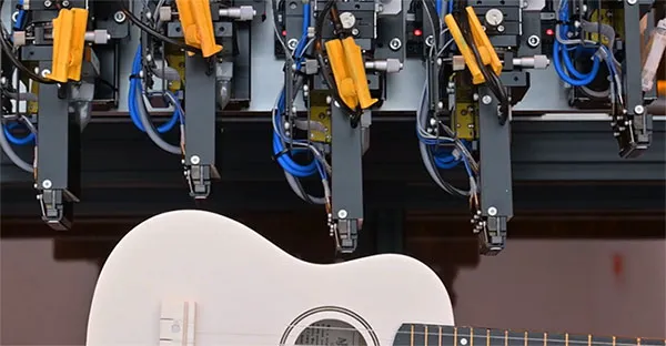 <p>Fem skrivhuvud rör sig oberoende av varandra uppåt och nedåt.</p>
