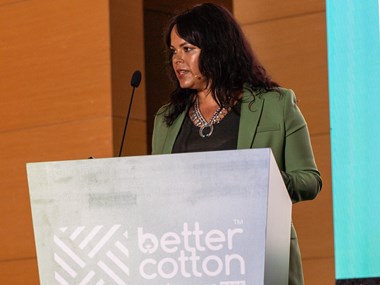 <p>Eva Benavidez Clayton, på Better Cotton, talar på Better Cotton Conference 2025.</p>
