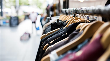 <p>Stora miljövinster med lagning och upcycling av kläder.</p>
