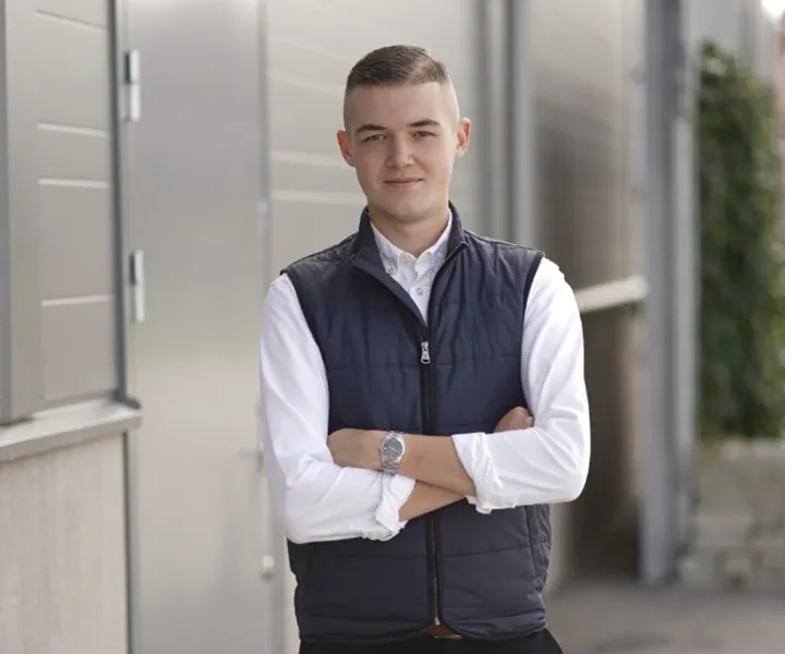 <p>Calle ser det som en kul möjlighet att starta eget.</p>
