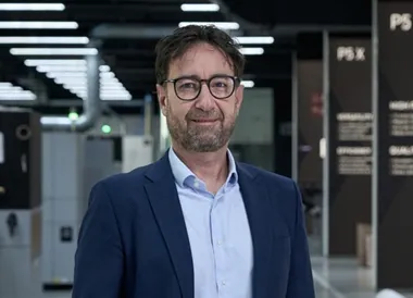 <p>Produktledningen centraliseras under Andrea Riccardi för ökad samordning och teknikintegration.</p>
