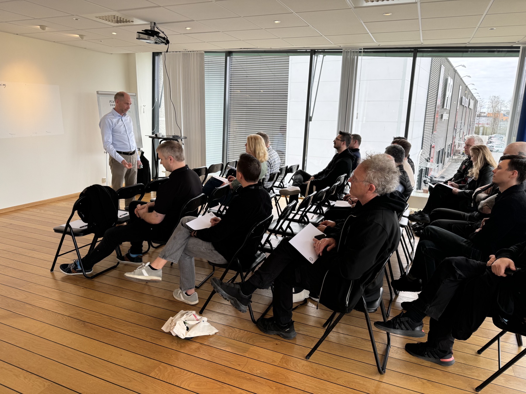 Henrik Nyström från Adviser Partner bjöd besökarna på en lektion i strategier för försäljning och affärsutveckling.<br />