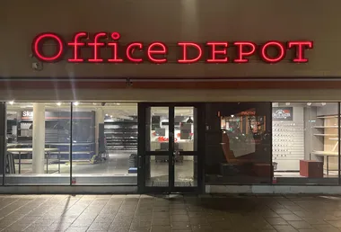 <p>Butiken som Office Depot hade på Sveavägen har stängts i och med rekonstruktionen som man nu är genom efter beslut i tingsätten.</p>
