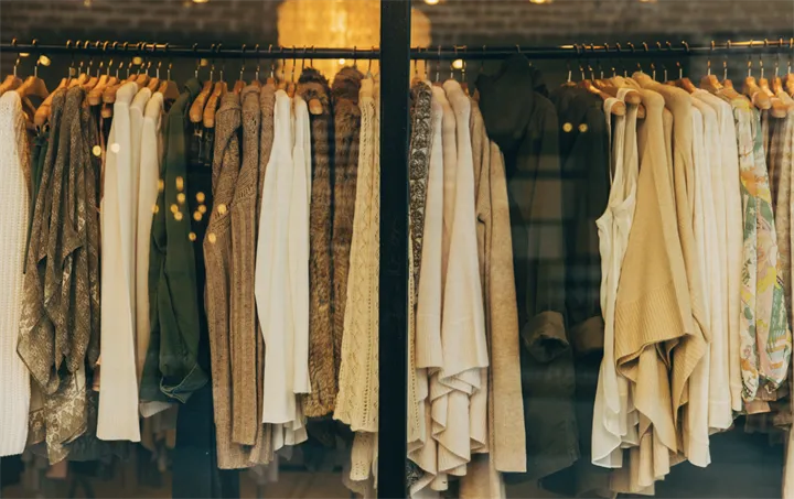 <p>Donald Trumps tullar slog ner som en bomb i modebranschen som har sin tillverkning främst i Asien.</p>
