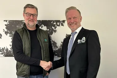 <p>Håkan Johansson tillsammans Joachim Svärdh, vd och ansvarig utgivare på byrån som nu förvärvats.</p>
