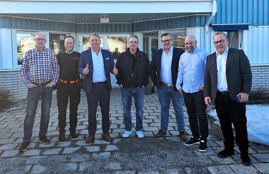 <p>Hela gänget på HS Copy och Original Tryckeri. På bilden från vänster, Roger Medfors, Mikael Henriksson, Svein Nielsen, Håkon Slettemo, Johan Wedin, Lennie Nylén och Owe Johansson.</p>
