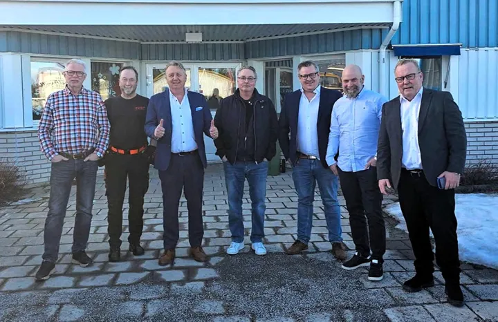 <p>Hela gänget på HS Copy och Original Tryckeri. På bilden från vänster, Roger Medfors, Mikael Henriksson, Svein Nielsen, Håkon Slettemo, Johan Wedin, Lennie Nylén och Owe Johansson.</p>
