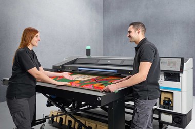 <p>HP Latex R530, en kompaktare modell för  att printa på styva och flexibla material. </p>
