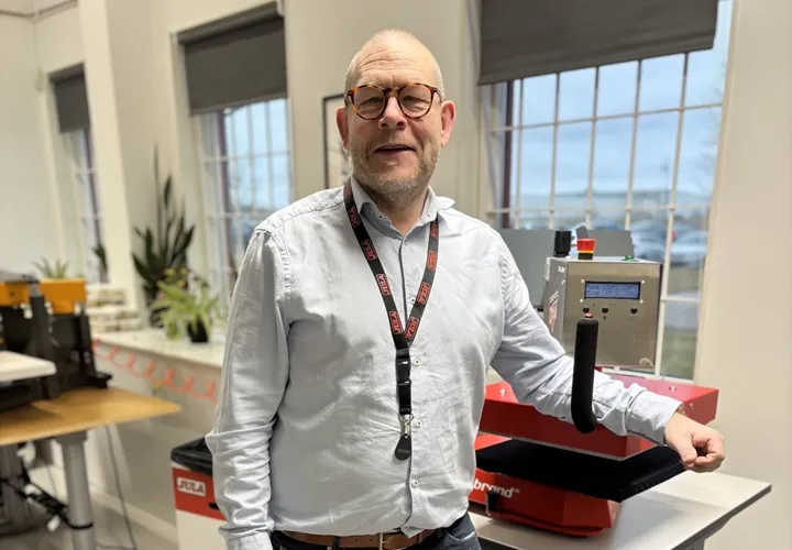 <p>Stefan Wallin, printchef på Julas nya transfertryckeri.</p>
