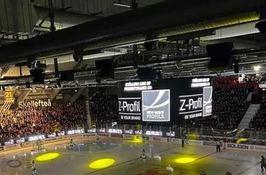 <p>Z-Profils varumärke på den så kallade ”mediakuben” centralt i Skellefteå AIKs hockeyarena. </p>
