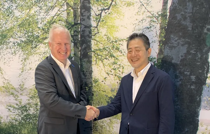 <p>Lars Sandberg, CEO, Blue Ocean Closures och Hisashi Iso, Director of<br />
the Board, Industrial Materials Business Unit, Nissha.</p>
