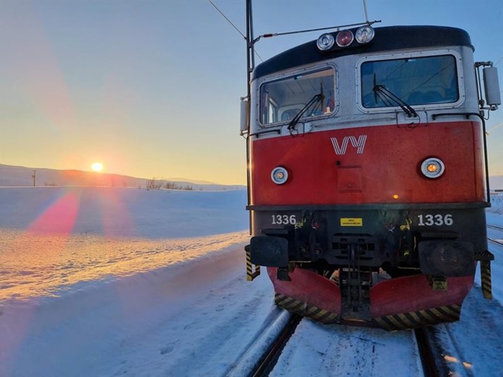 <p>Framåt ska tåg och byggnader folieras och skyltas upp.</p>
