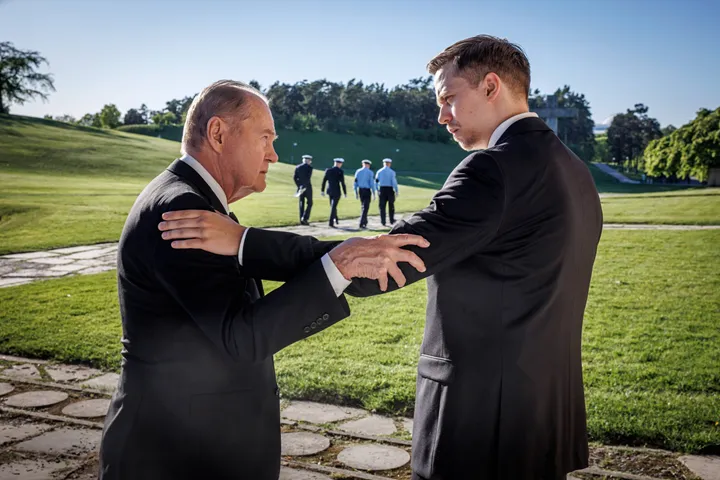 <p>Pressbild från nya Beckfilmen Vilhelm<br />
med Peter Haber som Martin Beck och<br />
Valter Skarsgård som Vilhelm Beck.</p>
