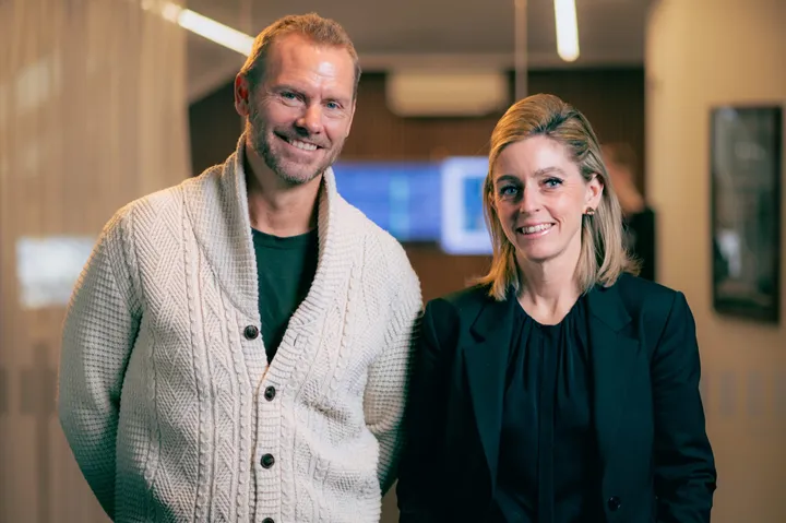 <p>Fredrik Tenelius från ägarledet inom Dialect och Katrin Lindahl Wallin, vd för Gibon Sverige.</p>
