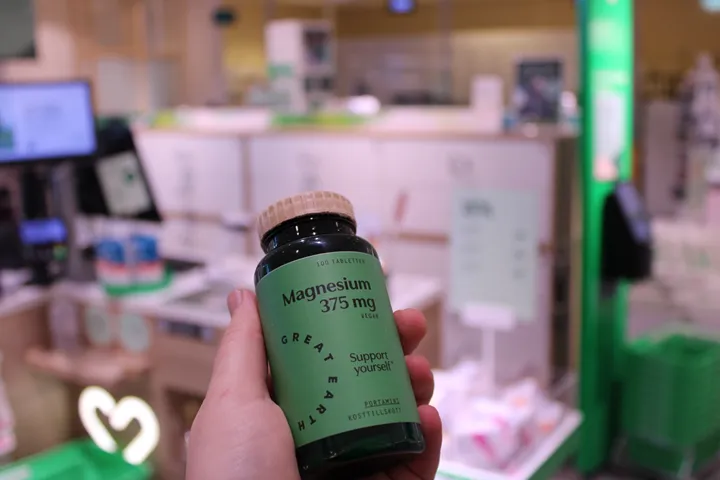 <p>Kosttillskott med lock av papper såldes på Apotek Hjärtat.</p>
