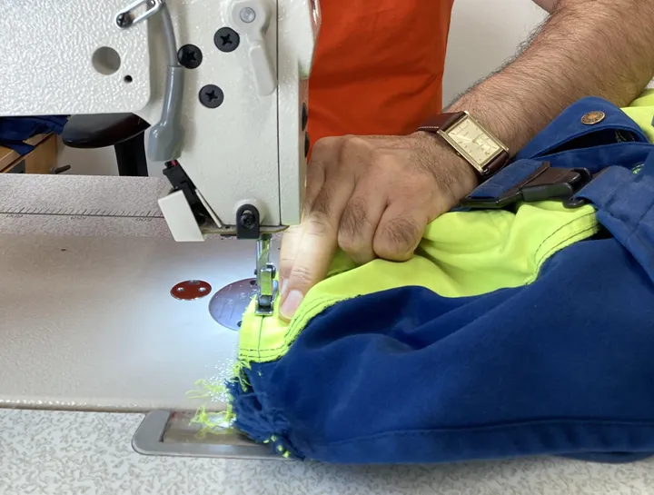 <p>Börjar erbjuda lagning av arbetskläder.</p>
