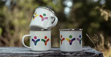 <p>Emaljmuggar med Skid-VMs logotyp ingår i kollektionen.</p>
