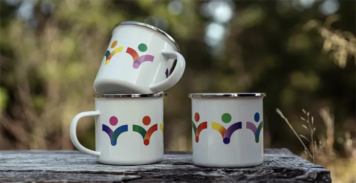 <p>Emaljmuggar med Skid-VMs logotyp ingår i kollektionen.</p>
