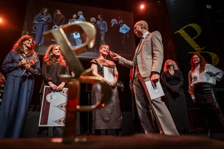 <p>Boken Från nödvändig till älskad – ett porträtt av en Göteborgsikon tog hem segern i kategorin Praktverk och vann också Grand Prix Print 2024. Det var OTW som tagit fram boken på uppdrag av Higab AB och By Wind skötte den grafiska produktionen.</p>
