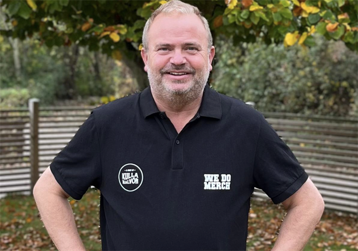 <p>Johan Fredborg har tillsammans med en kollega startat upp bolaget We Do Merch.</p>
