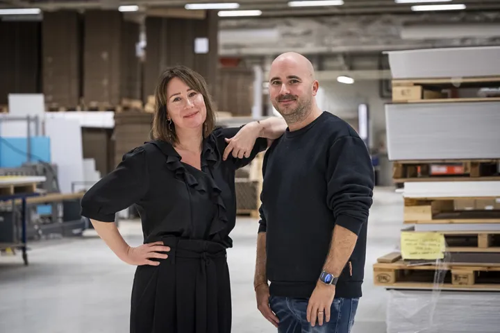 <p>Syskonen Lina och Jonas på TB Printsolutions i Västerås.</p>
