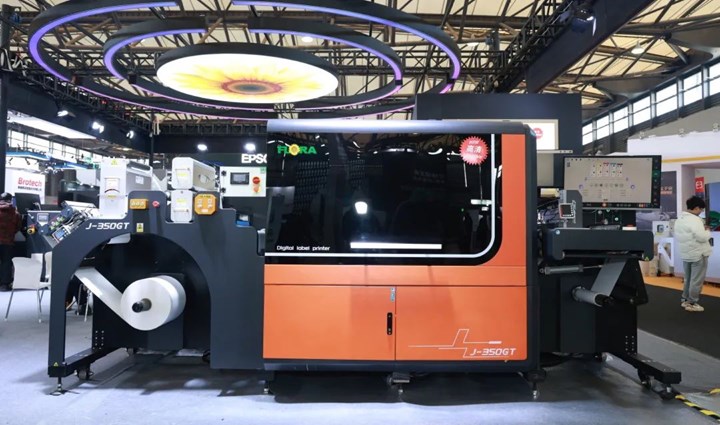 <p>Flora introducerar en ny digital etikettpress. Bilden visar tidigare modellen J-350GT.</p>
