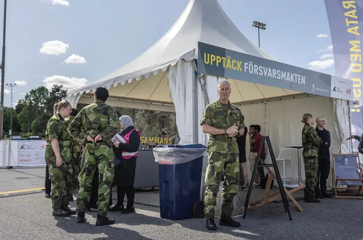 <p>Försvarsmakten har upphandlat trycktjänster för de kommande åren. Här myndighetens deltagande under Järvaveckan 2023.</p>

