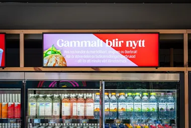 <p>13 digitala skärmar har installerats i den nya butiken.</p>
