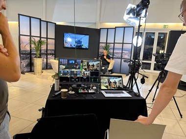 <p>Roger Nilsson på PWA sänder live från mässan.</p>
