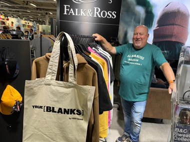<p>Lars Andrén hos distributören Falk & Ross ser stora möjligheter med nya varumärket True Blanks från Creative Studios.</p>
