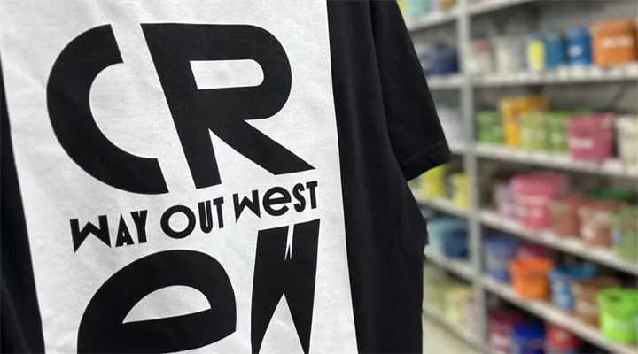 <p>Funktionärerna ska ha merch som går att återanvända.</p>
