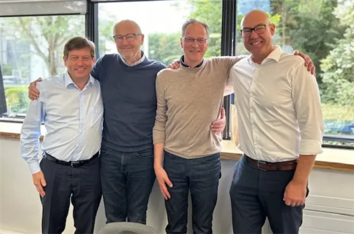<p>Kent Viitanen, vd för Emballator Group, Antoine Avez, teknisk vd på Avez, Thomas Avez, marknadschef på Avez och Christian Höglund, ansvarig för Emballators division Paint & Construction Northern Europe.</p>

