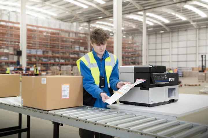 <p>Epson har en ny toppmodell i ColorWorks-serien, C8000e.</p>
