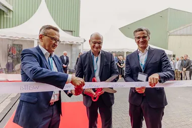 <p>Invigde ny produktionslinje.</p>
