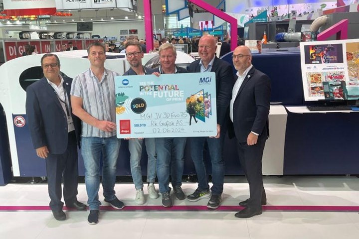 <p>RKGrafisk og Roger Wiig, Konica Minolta, tillsammans med MGI.</p>
