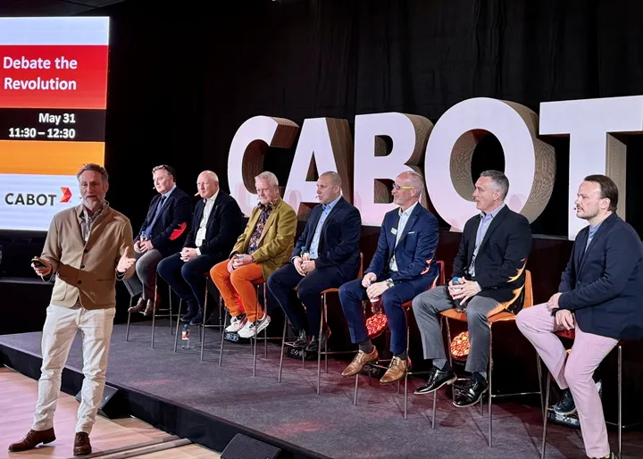 <p>Bläcktillverkaren Cabot bjöd in till panelsamtal om inkjet – dess utmaningar och potentialen i förpackningssektorn.</p>
